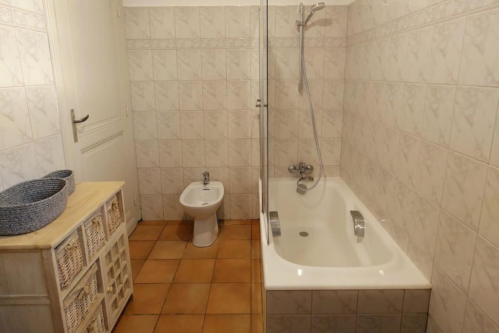 Entre Pierre Et Vigne - Charming Former Winery Farmhouse With Hot Tub & Swimming Pool Monestier  Eksteriør billede
